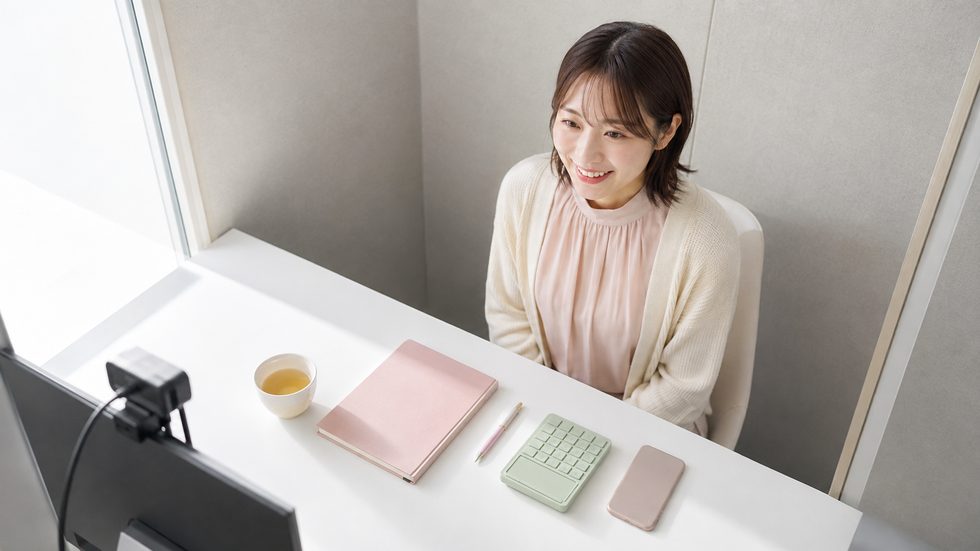 2ショット配信中のチャットレディ(完全個室・防音ルーム)