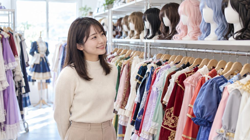 チャットレディ用の衣装とウィッグのレンタル棚(100着以上・札幌ミント)