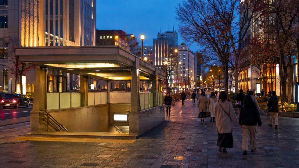 すすきの駅1番出口から事務所への通勤風景(札幌)